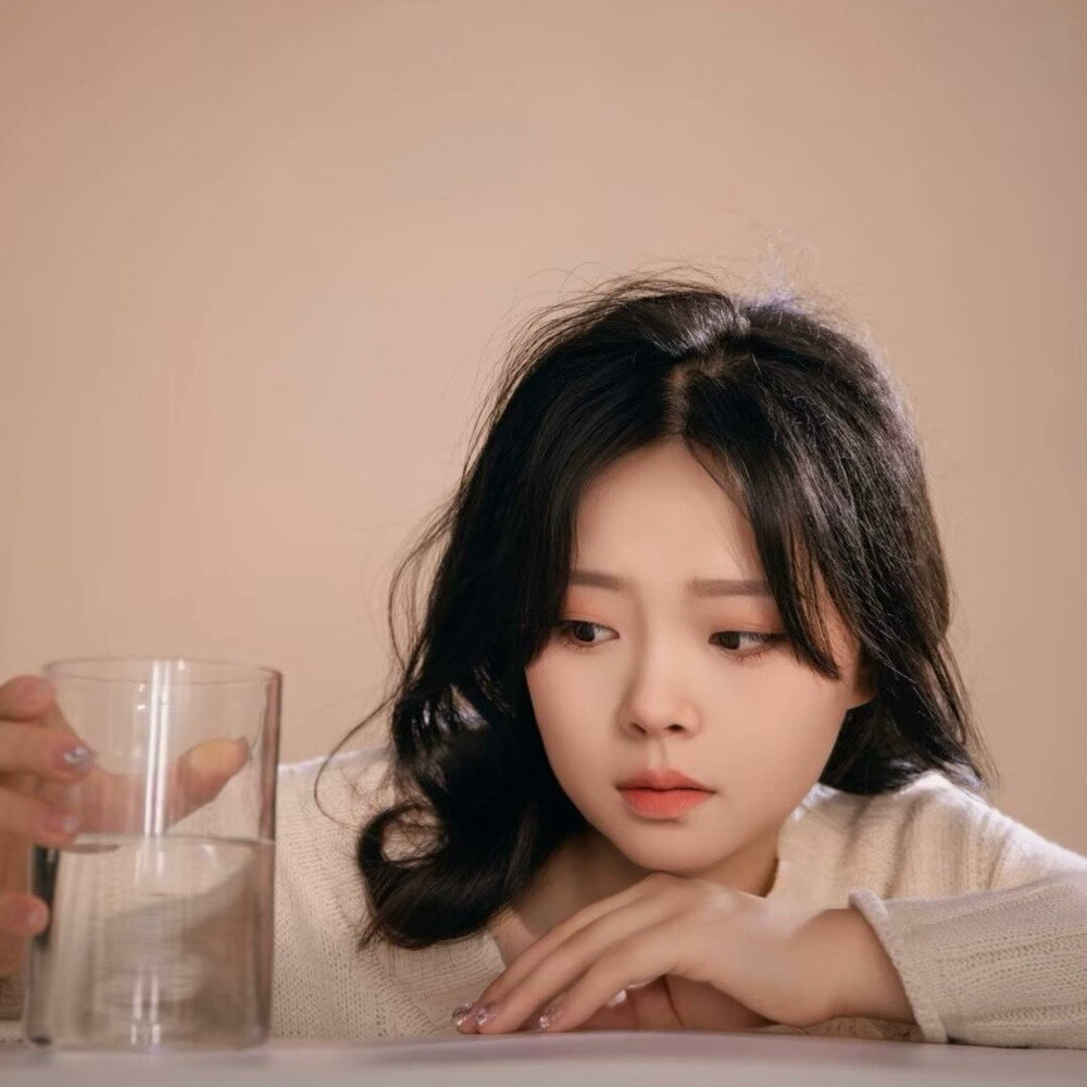 白允y《琥珀色黄昏像糖在很美的远方》[320K/MP3][75.89MB]-影音屋