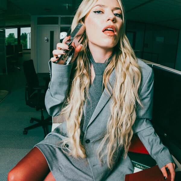 Lov3less《Chief Executive Officer》[24Bit-44.1kHz][FLAC/分轨][357.27MB]-影音屋