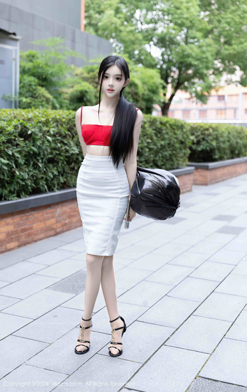 龙雪儿 亲自给哥哥挑选雨衣[51+1P／456MB]-影音屋