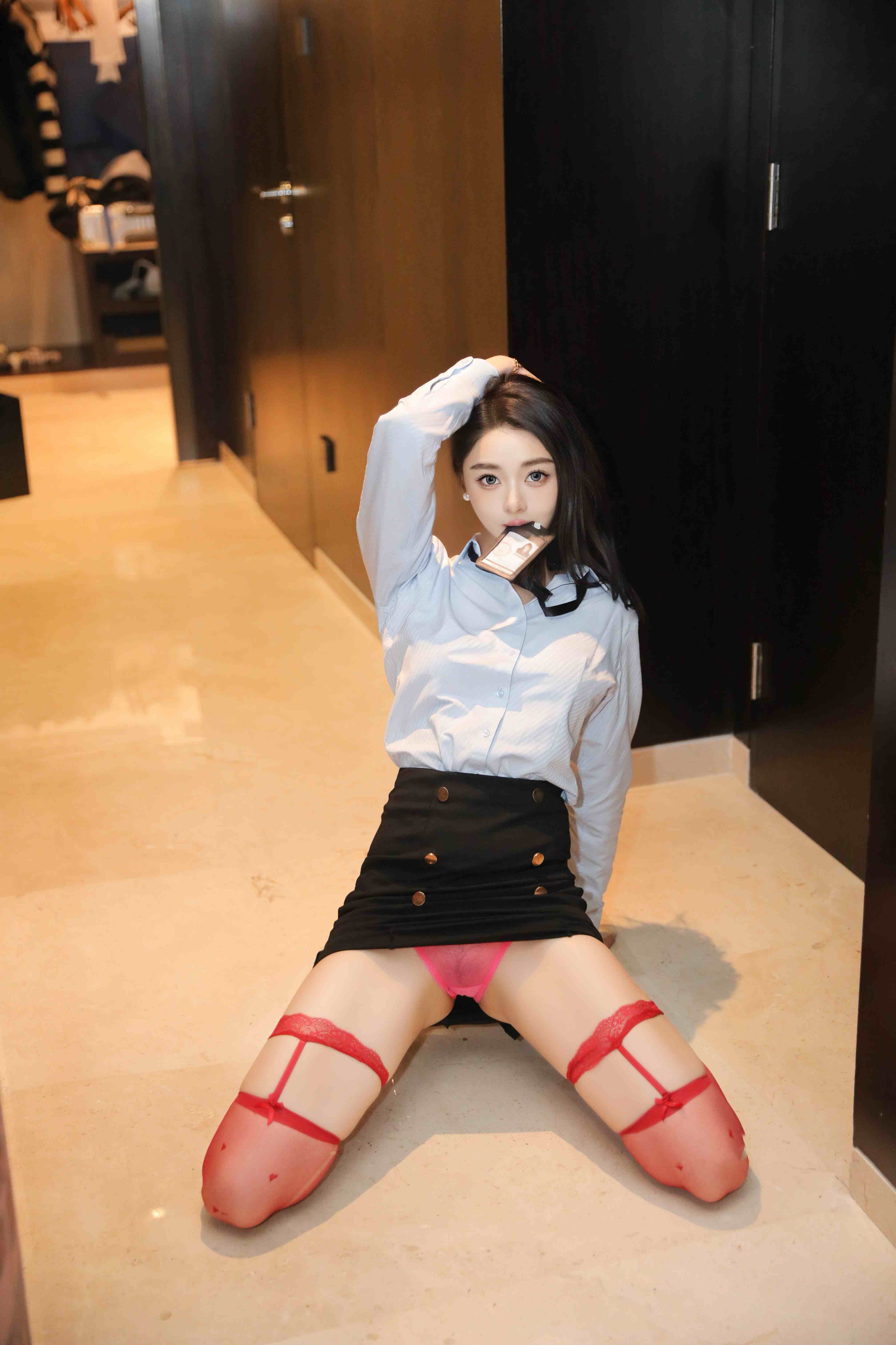 图片[2]-Candy糖糖 – 丝袜秘书[90P／871MB]-影音屋