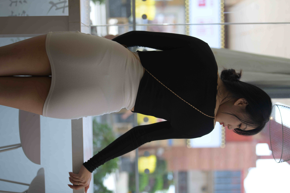 精选街拍-白色包臀裙时尚性感美女[20G]-影音屋