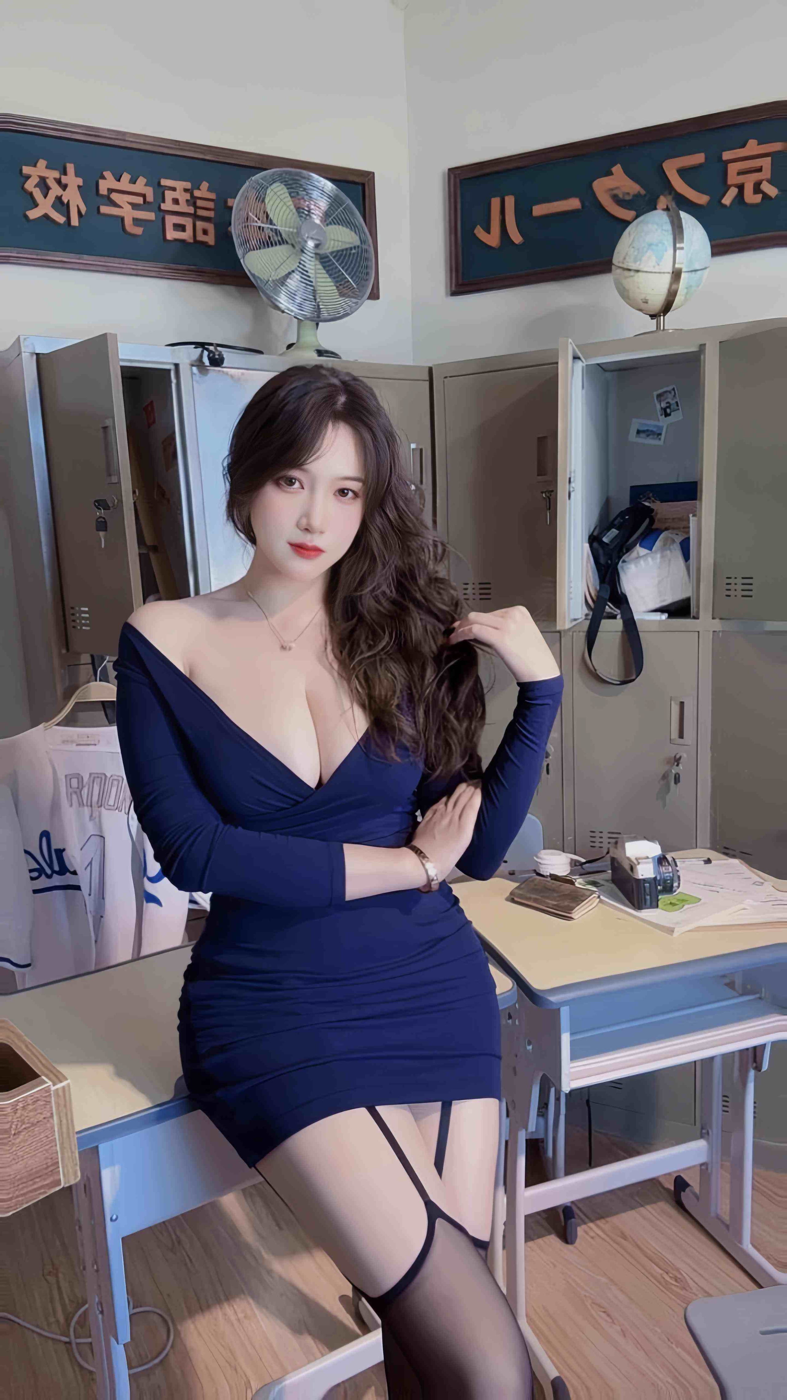 可可西yyy – 校园课堂老师太性感[29P8V-405MB]-影音屋