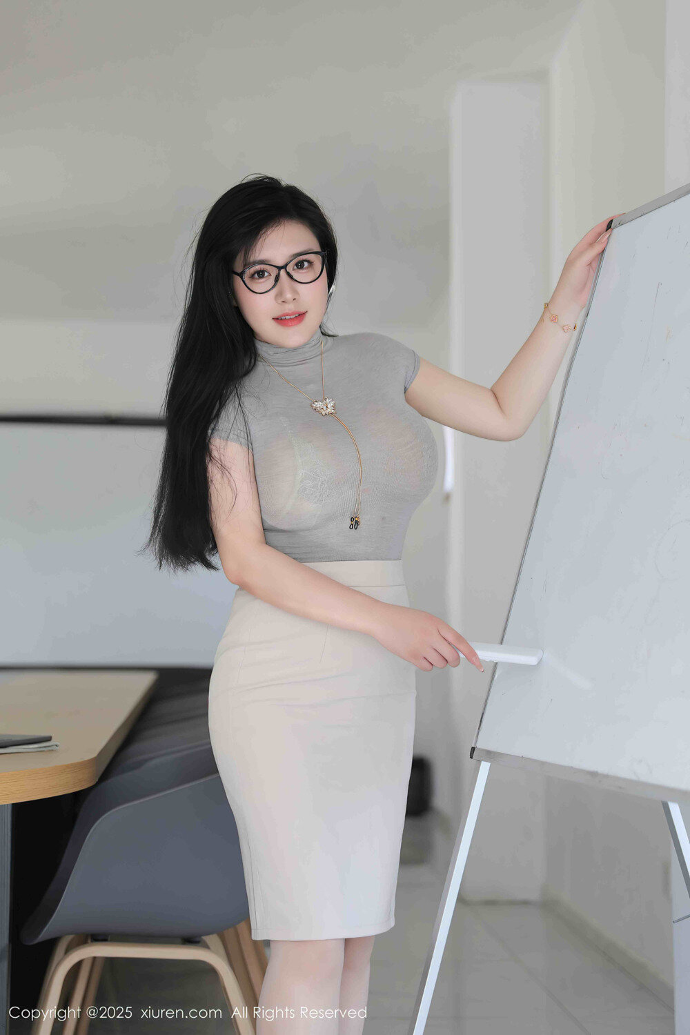 王婉悠Queen 公司会议室[80+1P／714MB]-影音屋