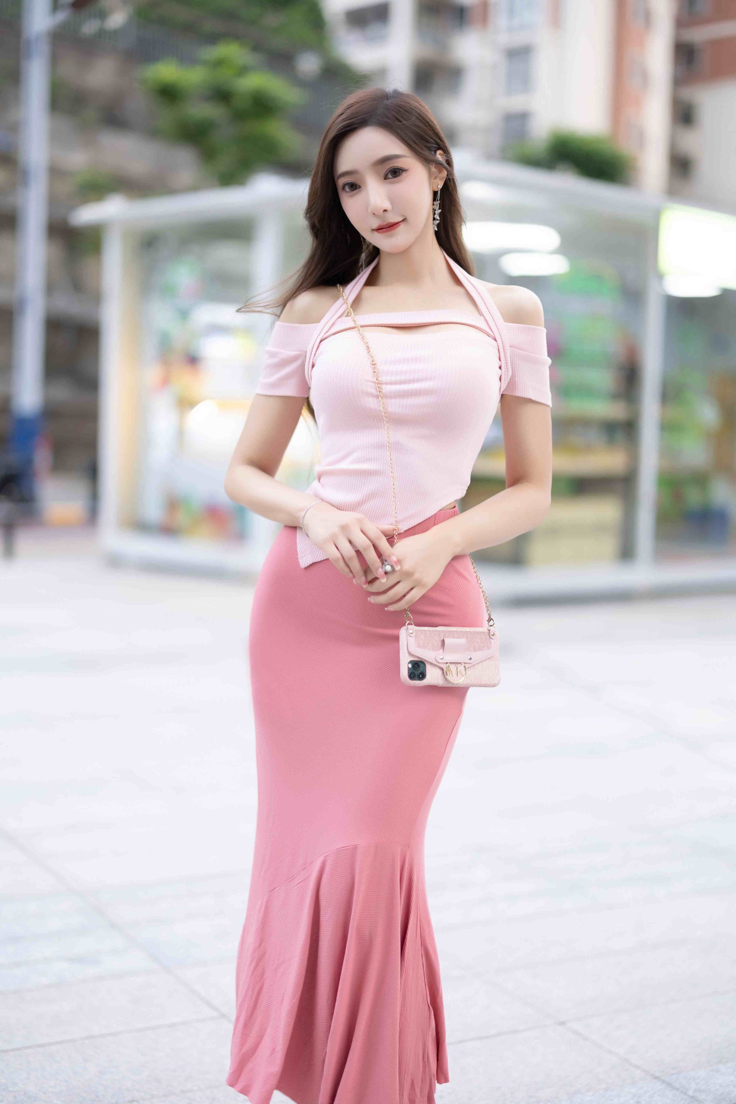 王馨瑶Yanni – 粉色上衣加半身裙配小奶牛[93P／450MB]-影音屋