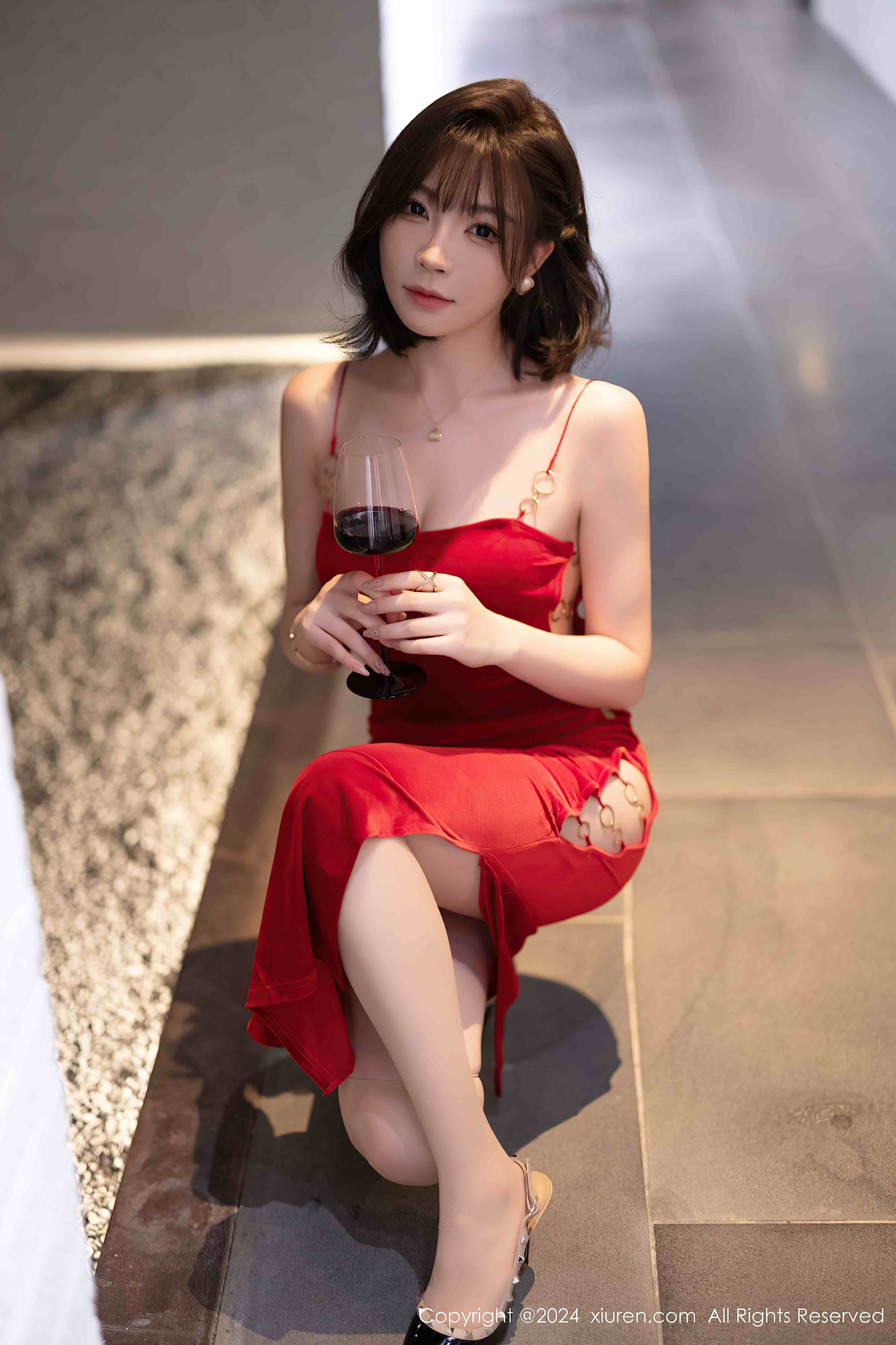 徐莉芝Booty 气质短发吊带礼服[90+1P／667MB]-影音屋