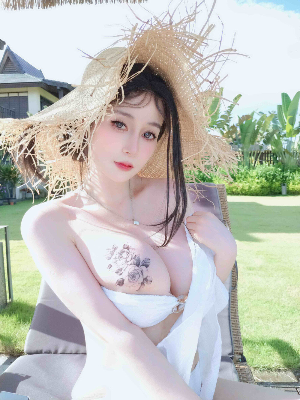 白银81 – 2025年01月订阅 (17套)[107P-8V-817M]-影音屋