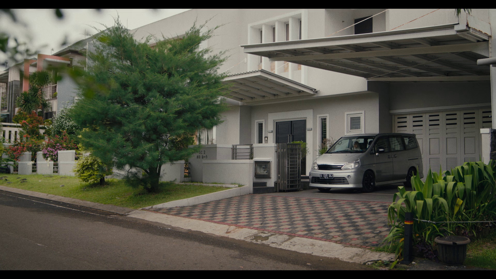 图片[2]-[BT下载][Rumah.Untuk.Alie][WEB-MKV/3.80GB][无字片源][1080P][流媒体][DreamHD]-影音屋