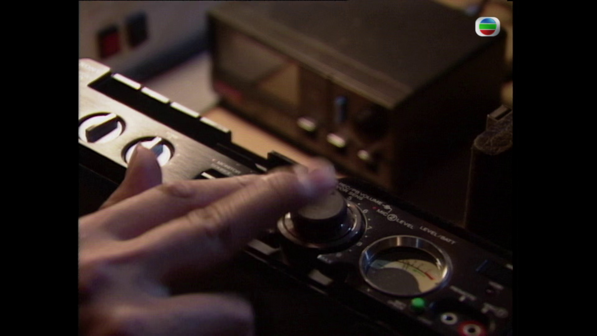 图片[5]-[BT下载][暴劫红唇][WEB-MKV/2.37GB][无字片源][1080P][H265编码][流媒体][PandaQT]-影音屋