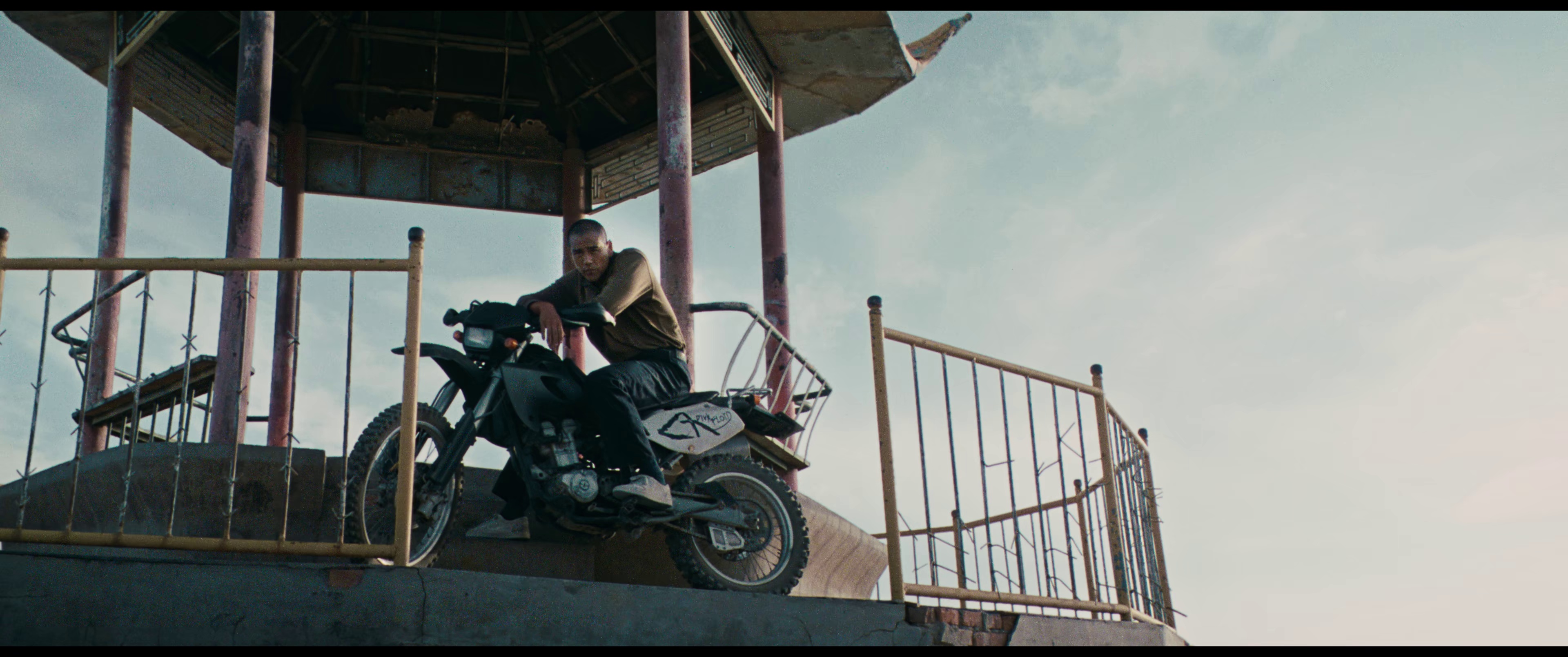 图片[3]-狗阵[国语配音/中文字幕].Black.Dog.2024.2160p.WEB-DL.H265.DDP2.0-SONYHD 14.75GB-影音屋