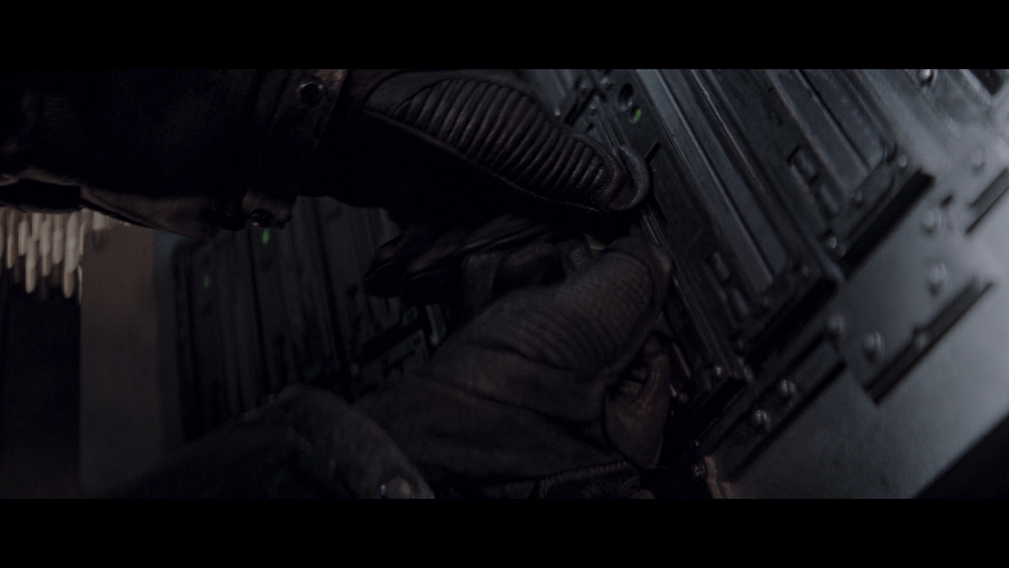 图片[4]-黑洞表面[中文字幕].Event.Horizon.1997.2160p.PMTP.WEB-DL.H265.HDR.DDP5.1-MOMOWEB 9.56GB-影音屋