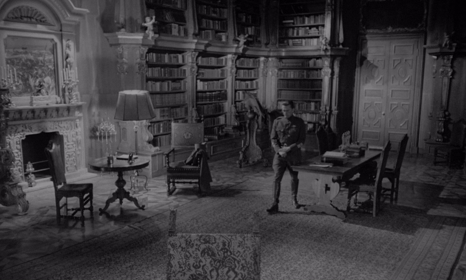 图片[7]-光荣之路[HDR/杜比视界双版本][简繁英字幕].Paths.Of.Glory.1957.PROPER.1080p.UHD.BluRay.FLAC1.0.DoVi.HDR10.x265-MOMOHD 15.-影音屋