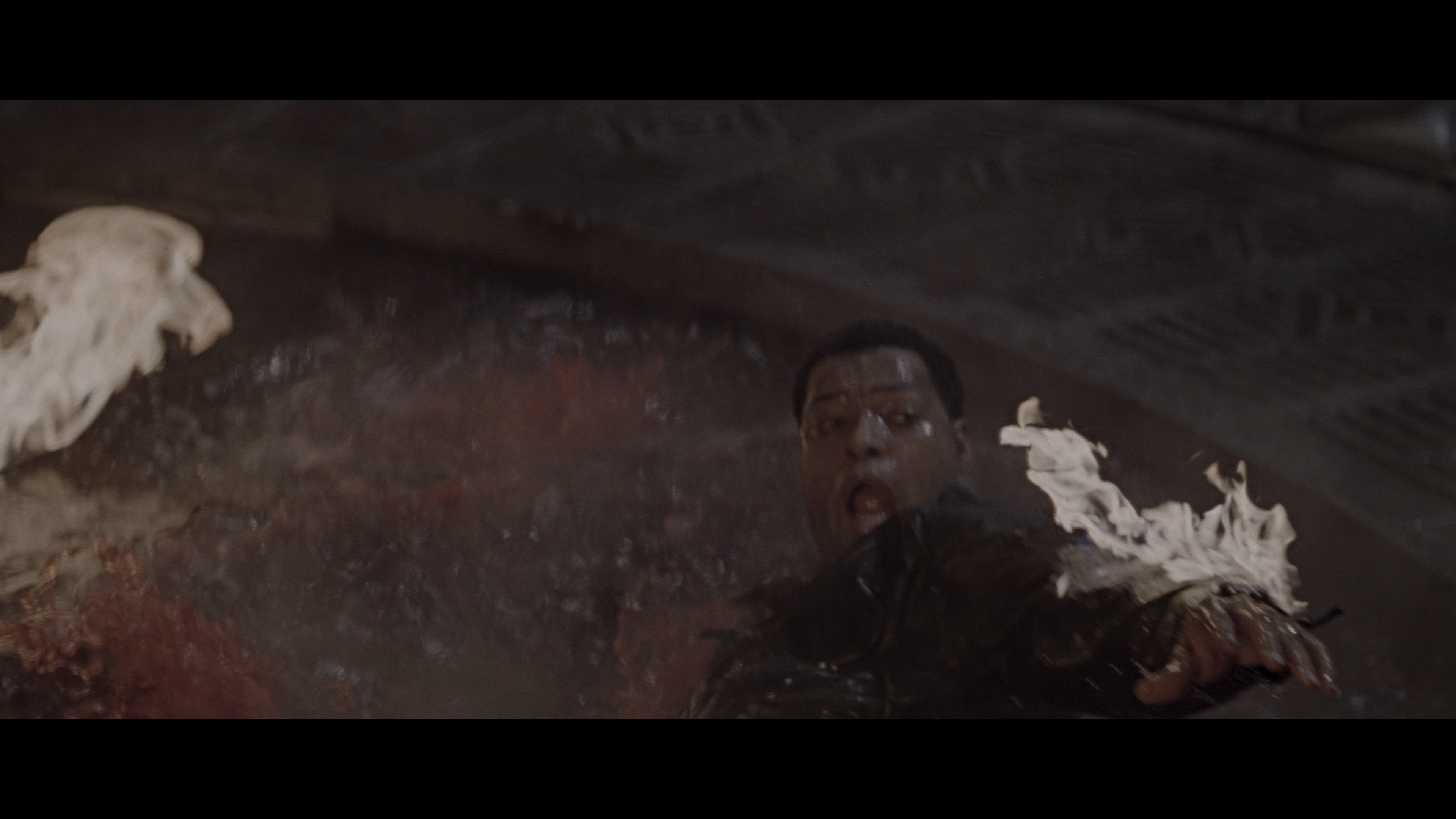 图片[8]-黑洞表面[中文字幕].Event.Horizon.1997.2160p.PMTP.WEB-DL.H265.HDR.DDP5.1-MOMOWEB 9.56GB-影音屋